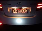 丰田YARiS L 致享 请问致享后尾灯有一个是假灯吗？